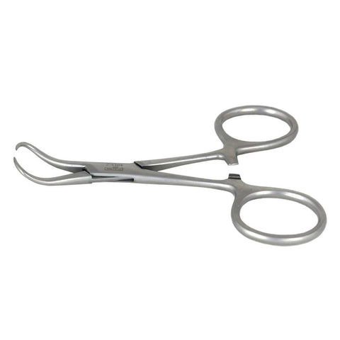 Shop online at Serona for the veterinary dental Cislak Backhaus Towel Clamp, crafted from stainless steel and available for purchase in two sizes (#3 & #5).